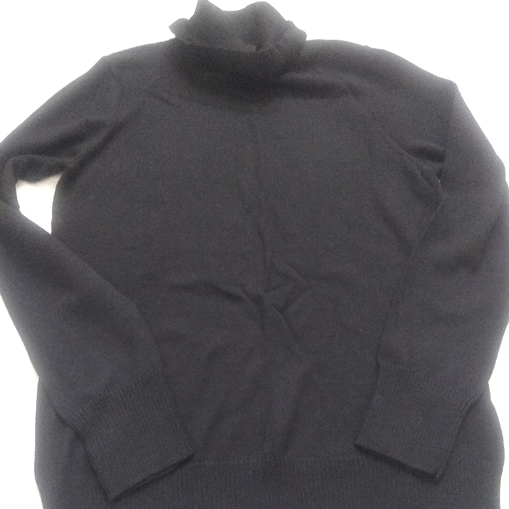 Black turtleneck fine soft wool sweater - Picture 3 of 8